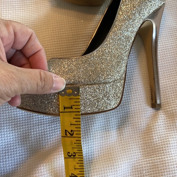 Aldo Woman’s Glitter Round Toe Platform High Heels Gold Size 6 - Picture 11 of 12